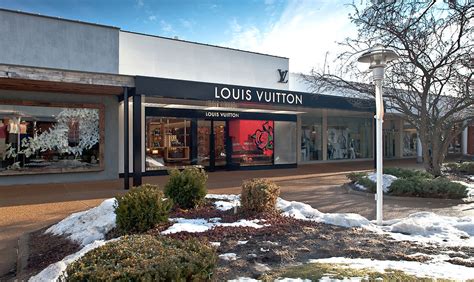 louis vuitton oakbrook mall.